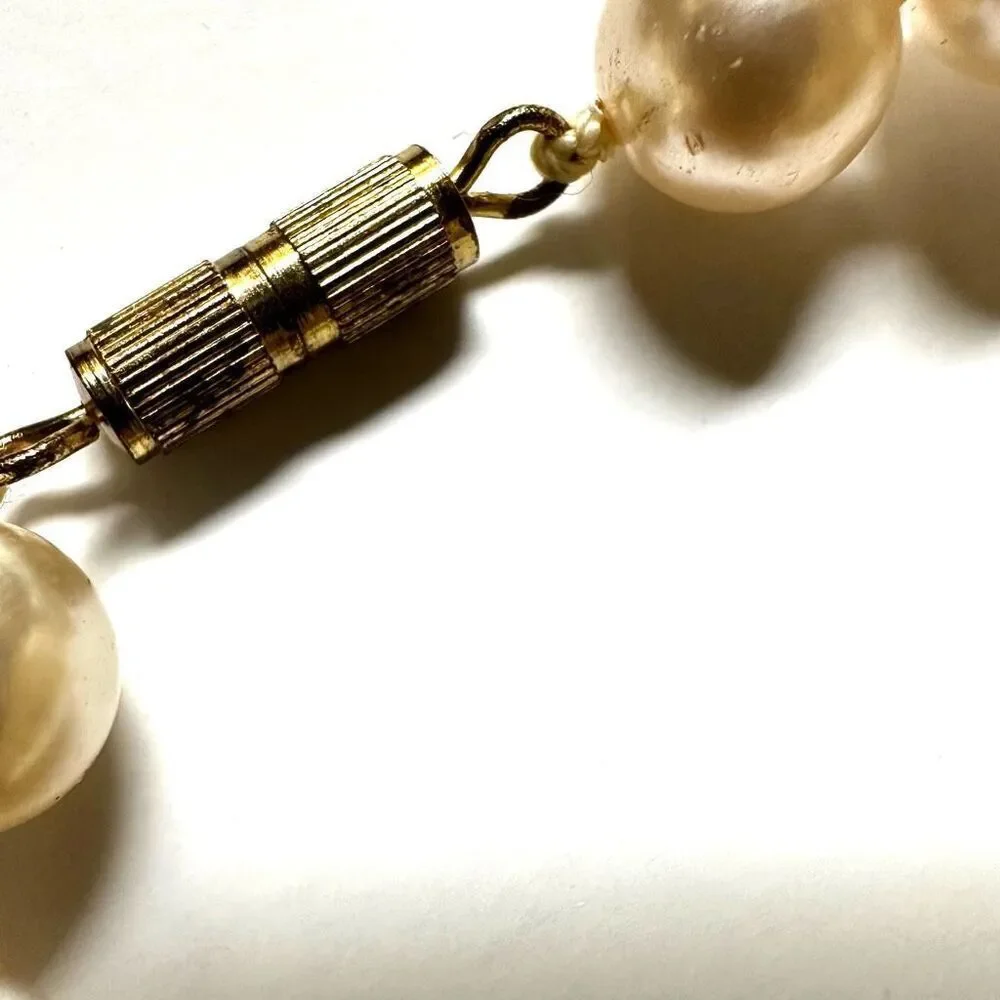 Faux pearl single strand necklace